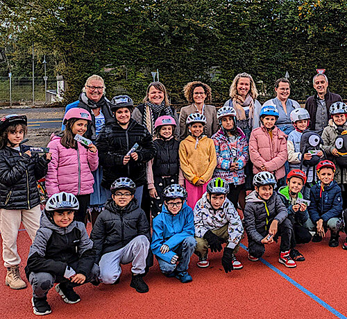 Neuer Verkehrsübungsplatz für Puchheimer Grundschüler eröffnet